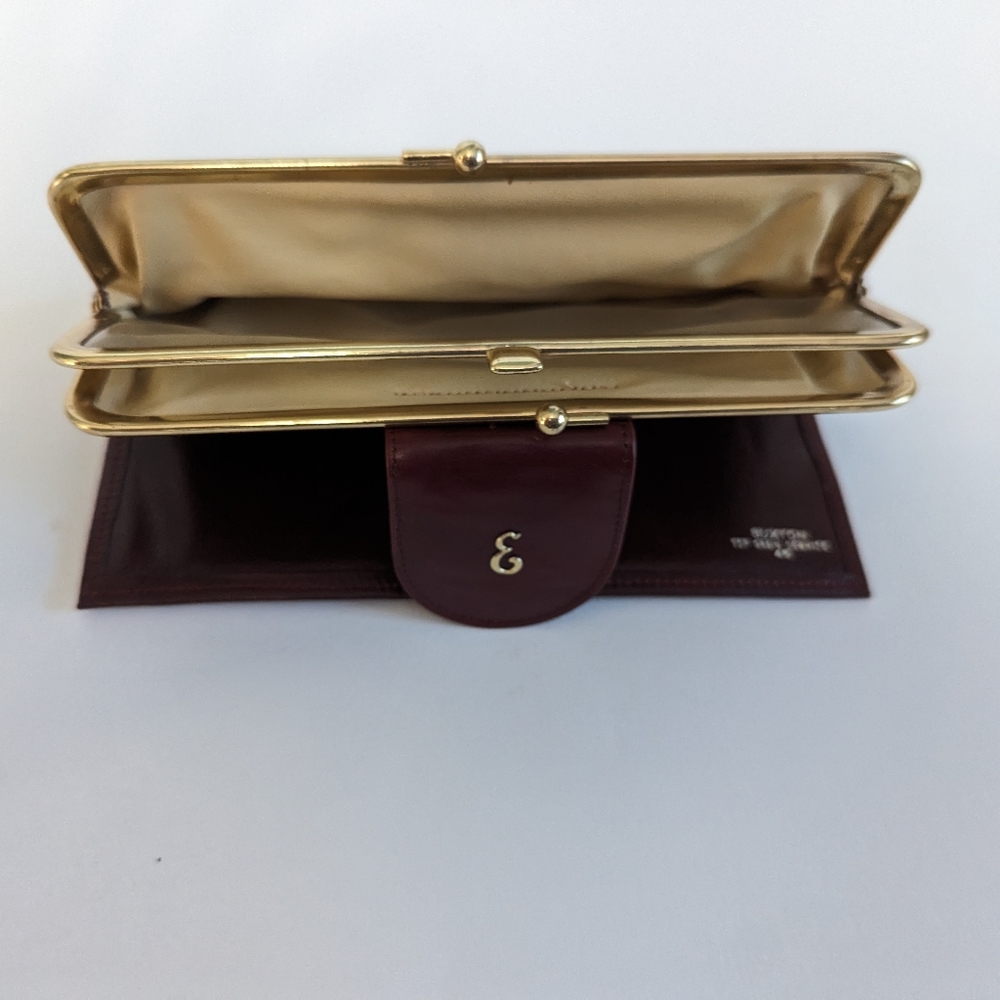 Vintage Buxton Genuine leather wallet in Maroon red